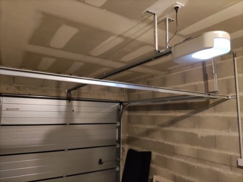 Installation d'un visiophone et d'un automatisme de porte de garage à Chaffard